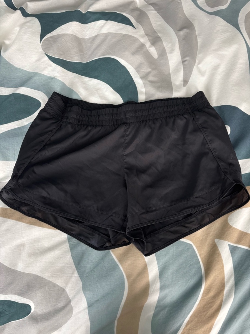 Athleta Mesh Racer Run Mid Rise 4" Short